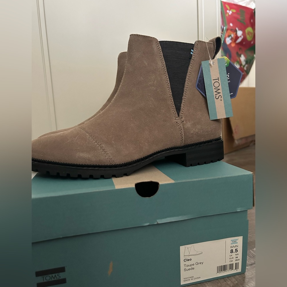 Toms Cleo Chelsea Waterproof Suede Boots Size 8.5